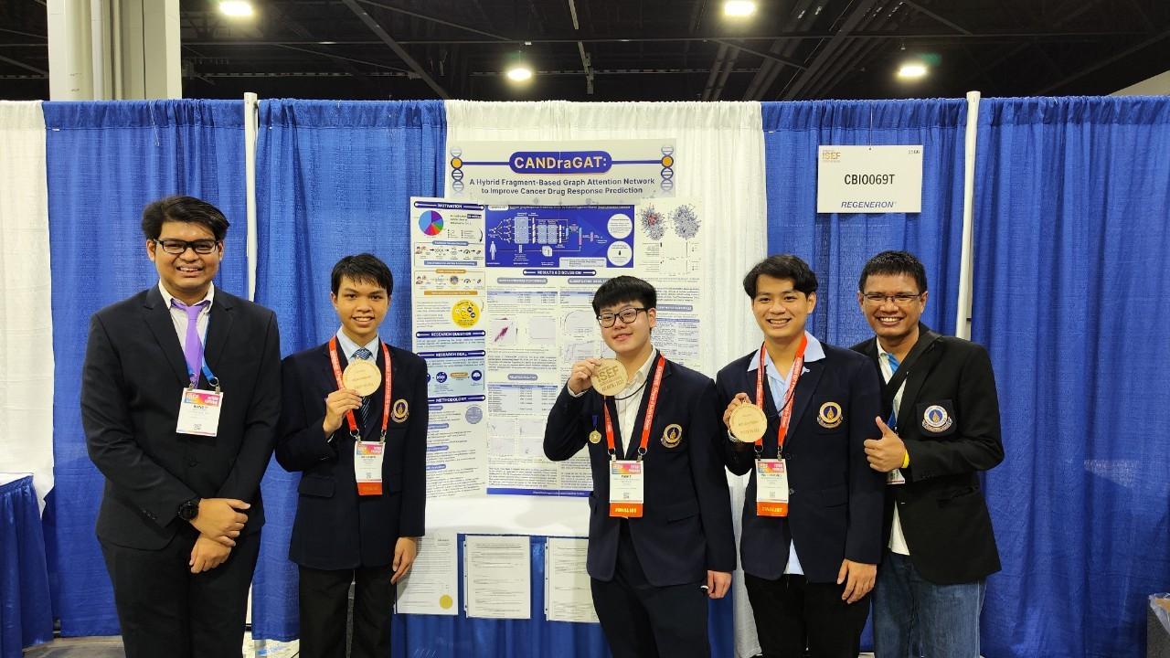 CANDraGAT Exhibition Booth with Mentors